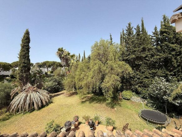 Spacious villa with large private plot Elviria Marbella
