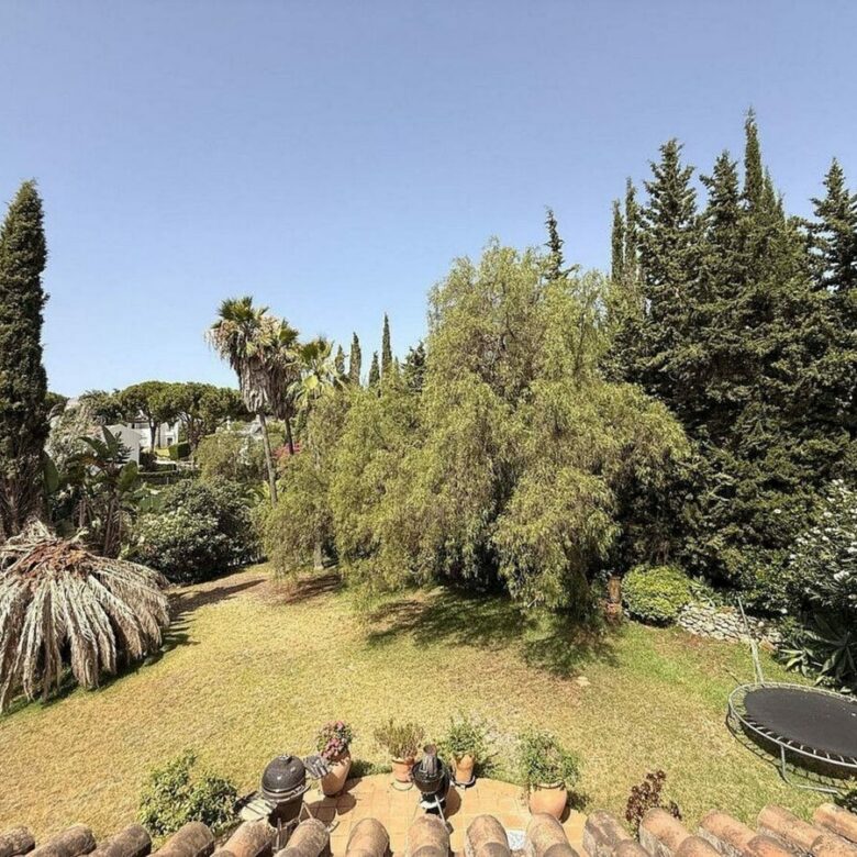 Spacious villa with large private plot Elviria Marbella
