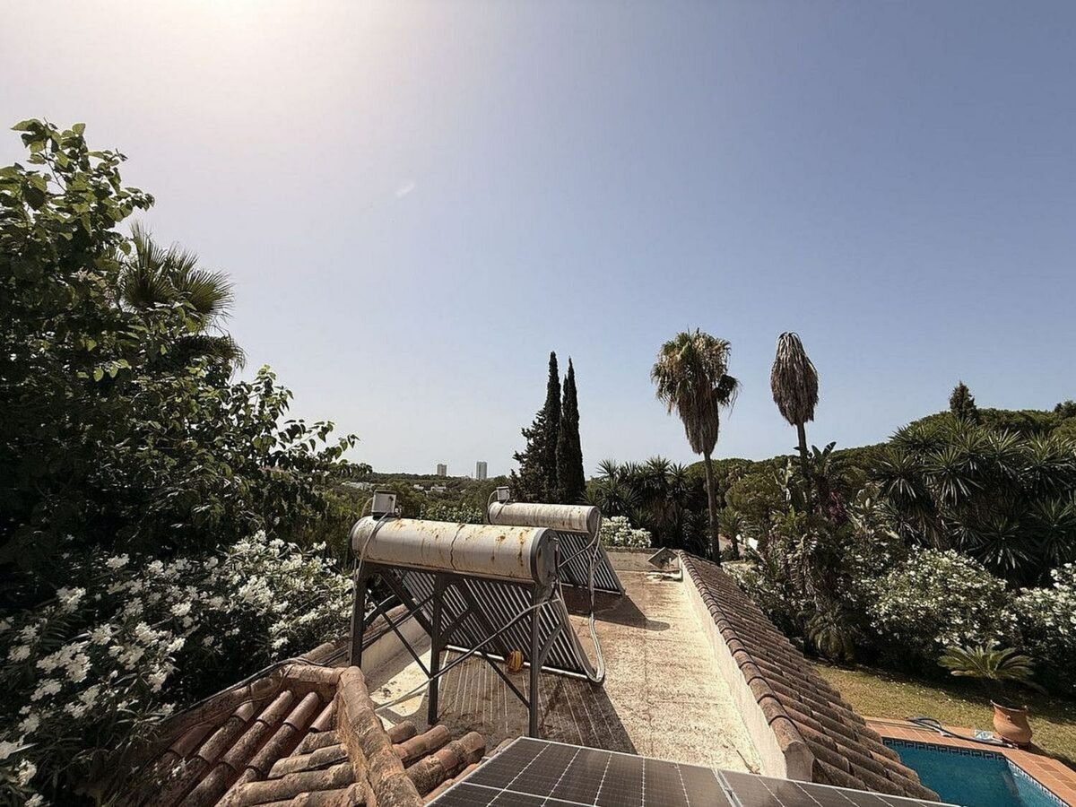 Spacious villa with large private plot Elviria Marbella