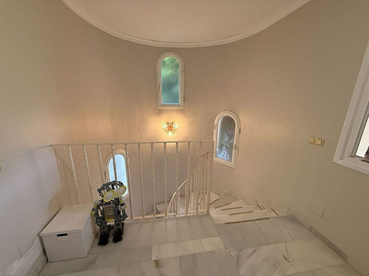 Spacious villa with large private plot Elviria Marbella