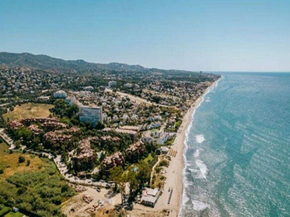 Spacious villa with large private plot Elviria Marbella