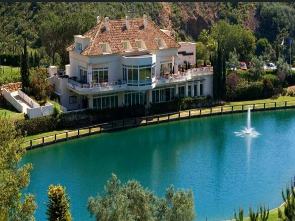 Spacious villa with large private plot Elviria Marbella