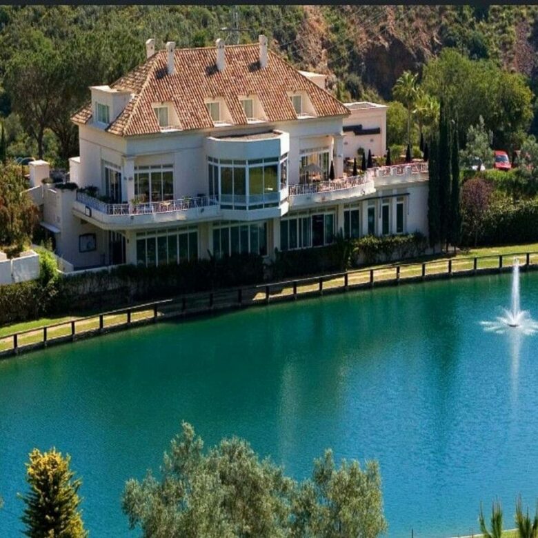 Spacious villa with large private plot Elviria Marbella