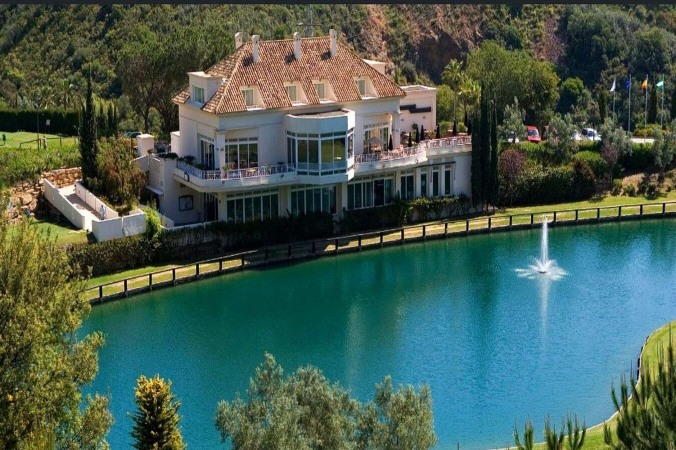 Spacious villa with large private plot Elviria Marbella