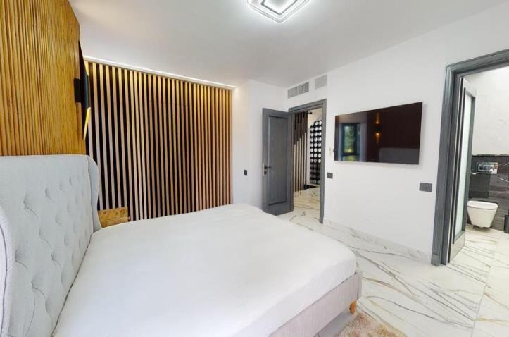 FOR SALE 🌟🏡 Fully Renovated Townhouse with Sea Views 🇪🇸 Sun Golf, Nueva Andalucía 🇪🇸