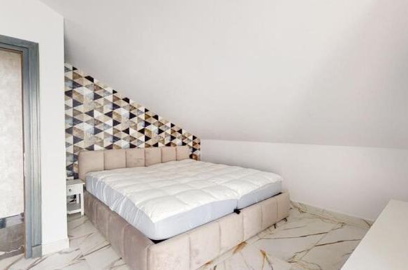 FOR SALE 🌟🏡 Fully Renovated Townhouse with Sea Views 🇪🇸 Sun Golf, Nueva Andalucía 🇪🇸