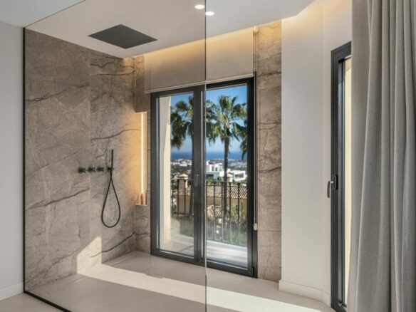 FOR SALE 🏡 Fully Renovated Townhouse with Rooftop Terrace – La Quinta Golf, Benahavís