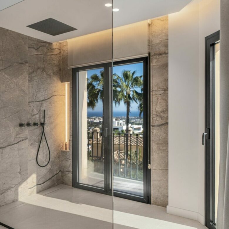 FOR SALE 🏡 Fully Renovated Townhouse with Rooftop Terrace – La Quinta Golf, Benahavís