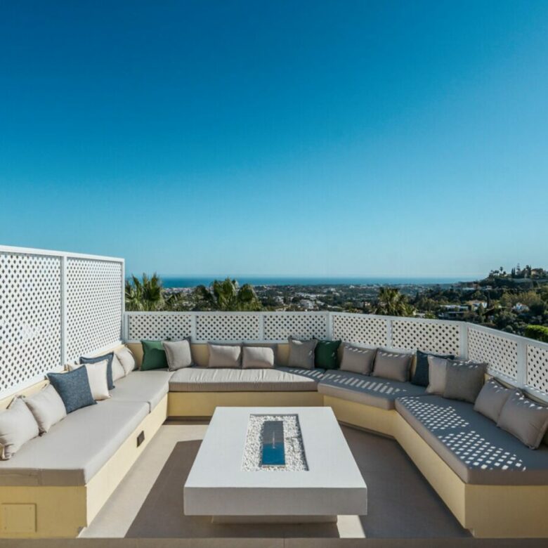 FOR SALE 🏡 Fully Renovated Townhouse with Rooftop Terrace – La Quinta Golf, Benahavís
