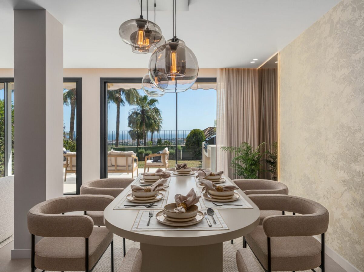 FOR SALE 🏡 Fully Renovated Townhouse with Rooftop Terrace – La Quinta Golf, Benahavís