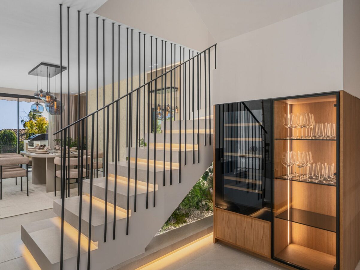 FOR SALE 🏡 Fully Renovated Townhouse with Rooftop Terrace – La Quinta Golf, Benahavís