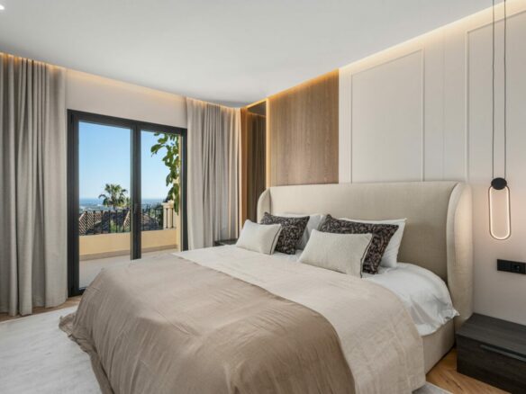 FOR SALE 🏡 Fully Renovated Townhouse with Rooftop Terrace – La Quinta Golf, Benahavís