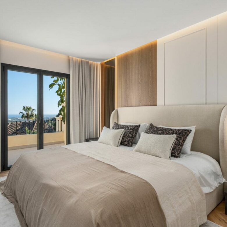 FOR SALE 🏡 Fully Renovated Townhouse with Rooftop Terrace – La Quinta Golf, Benahavís