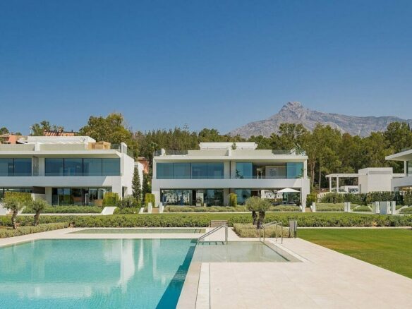 Ultramodern villa in gated community Golden Mile Marbella