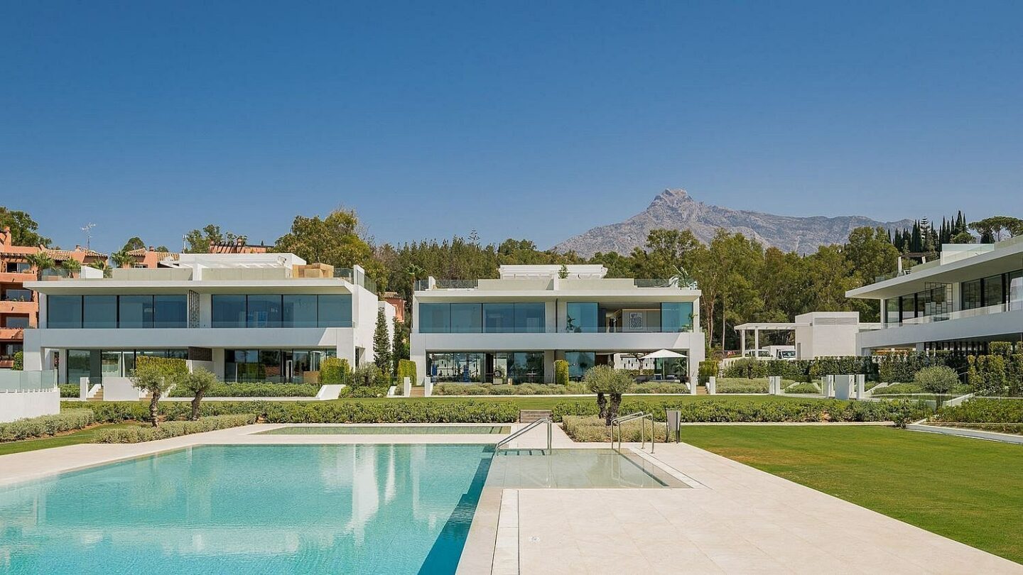 Ultramodern villa in gated community Golden Mile Marbella