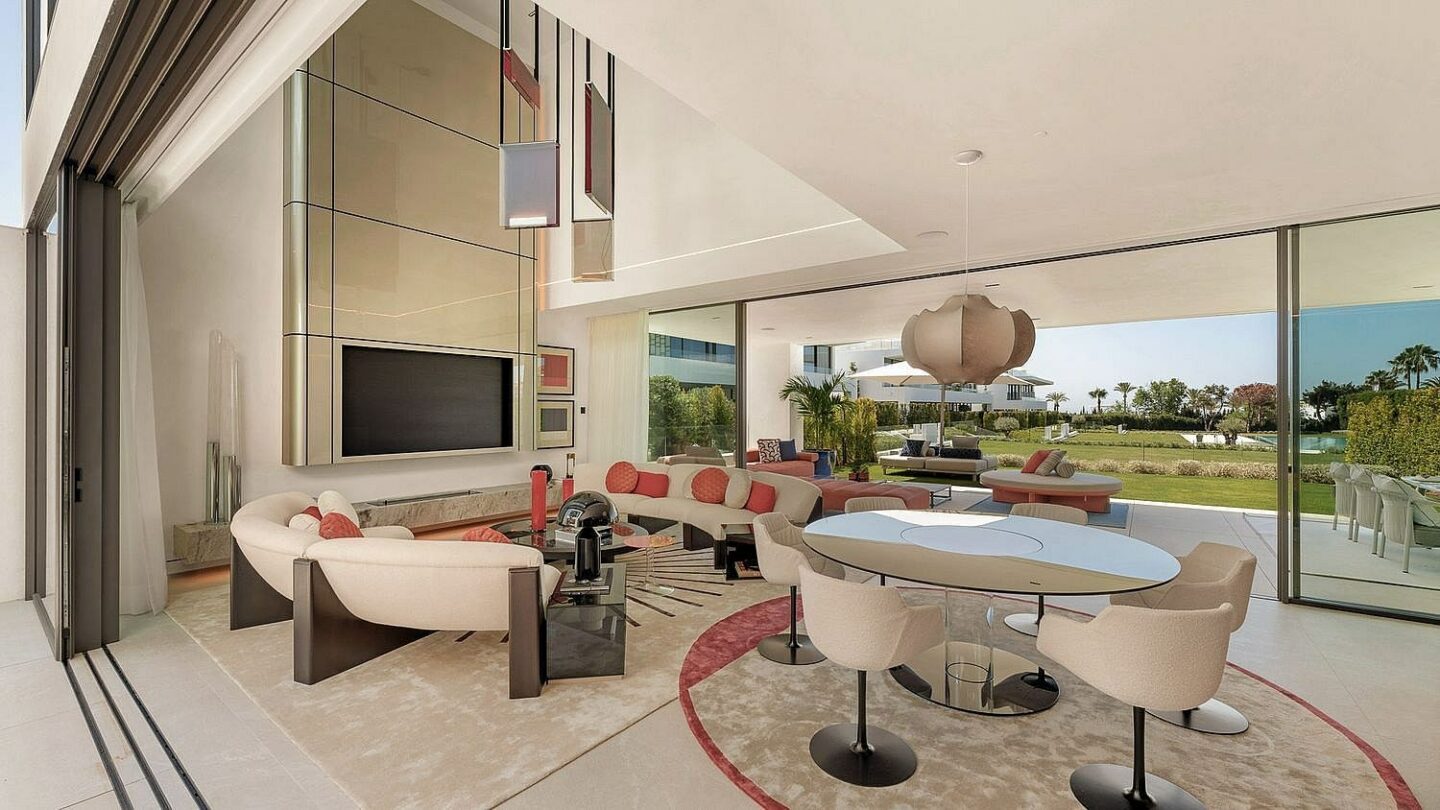 Ultramodern villa in gated community Golden Mile Marbella