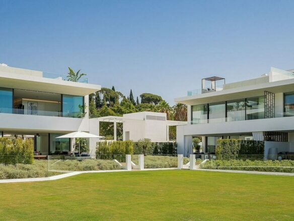 Ultramodern villa in gated community Golden Mile Marbella