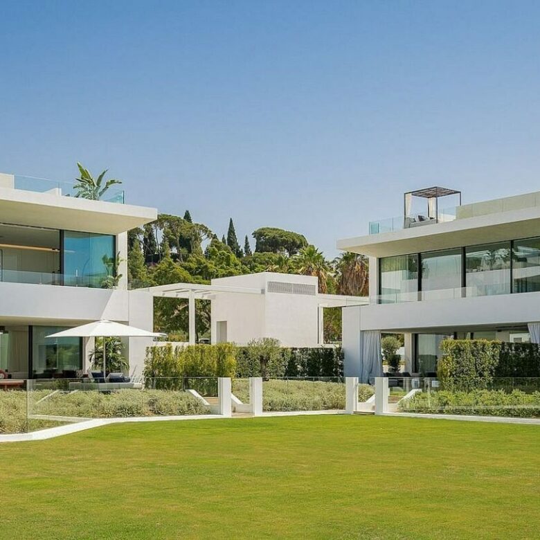 Ultramodern villa in gated community Golden Mile Marbella