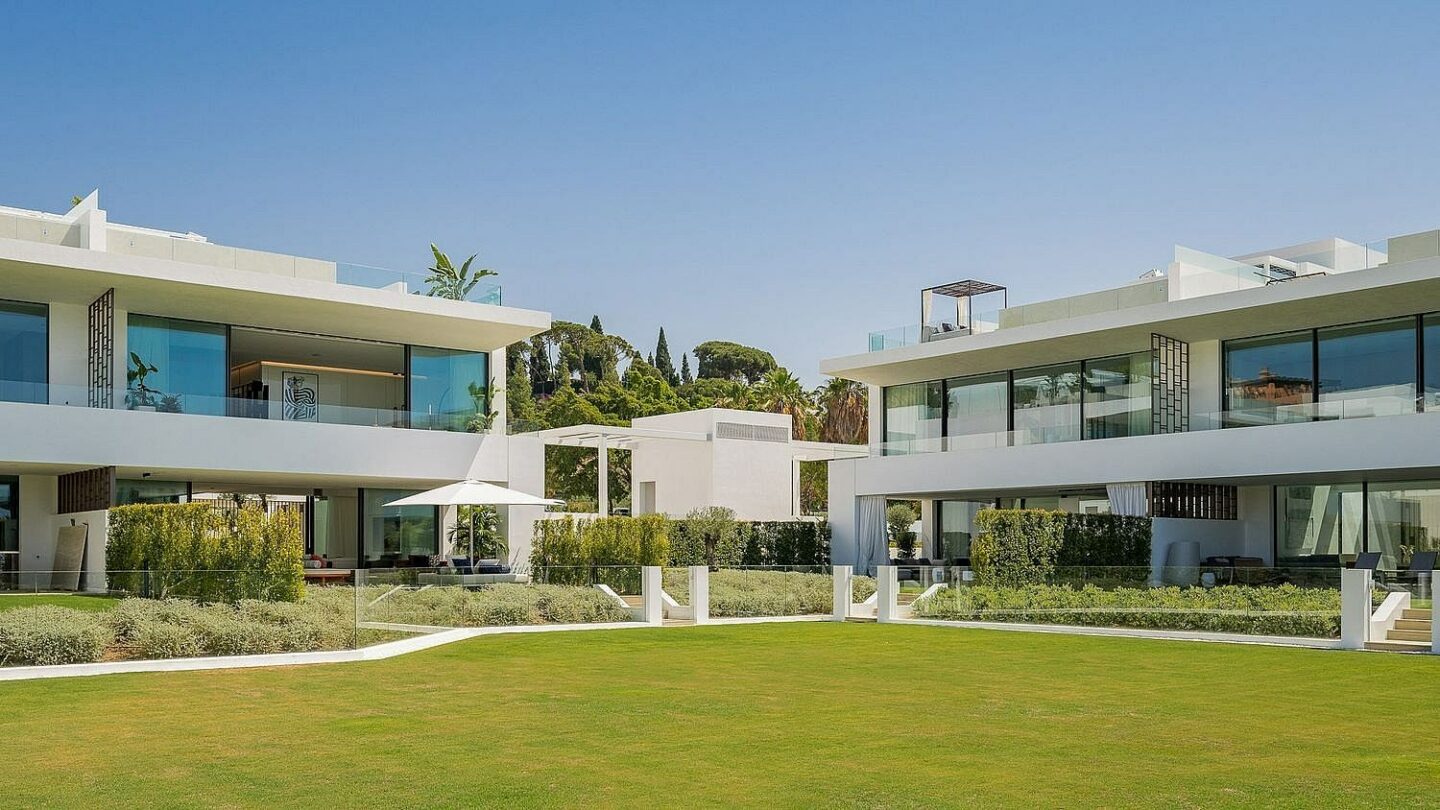 Ultramodern villa in gated community Golden Mile Marbella