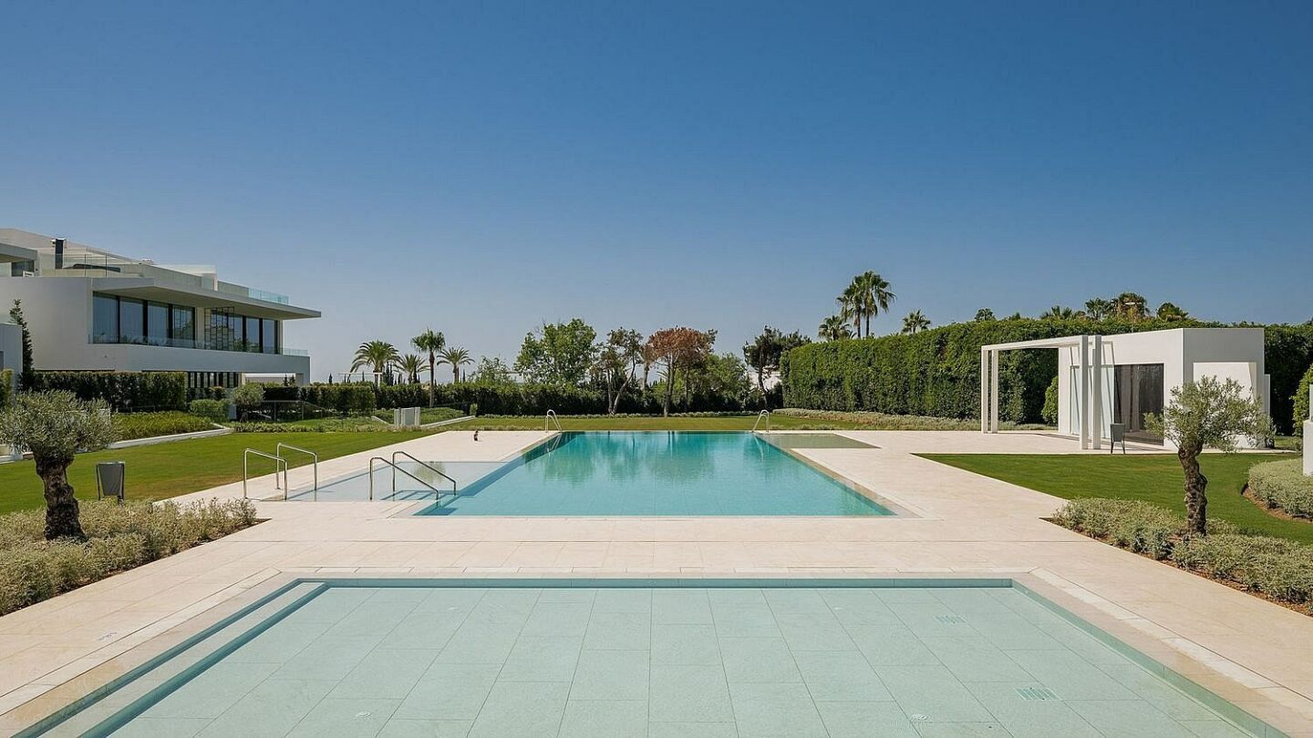 Ultramodern villa in gated community Golden Mile Marbella