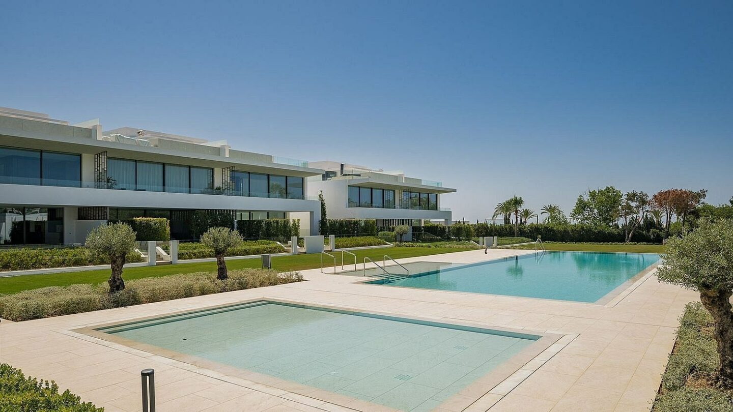 Ultramodern villa in gated community Golden Mile Marbella
