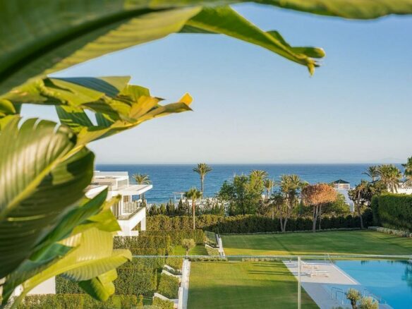 Ultramodern villa in gated community Golden Mile Marbella