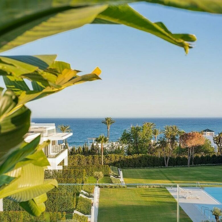 Ultramodern villa in gated community Golden Mile Marbella