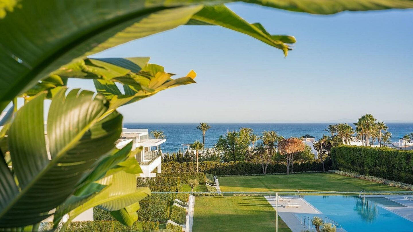 Ultramodern villa in gated community Golden Mile Marbella