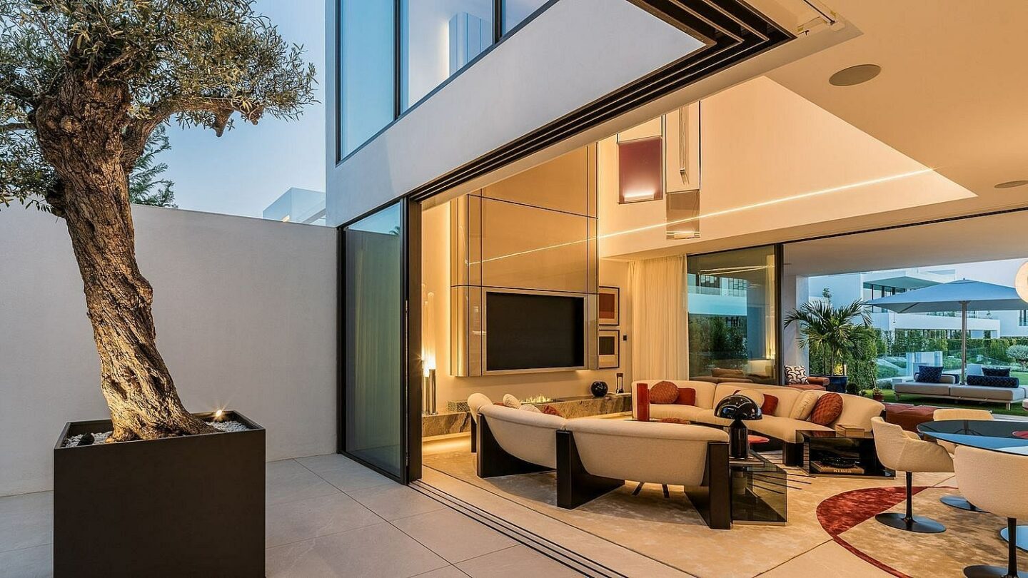 Ultramodern villa in gated community Golden Mile Marbella