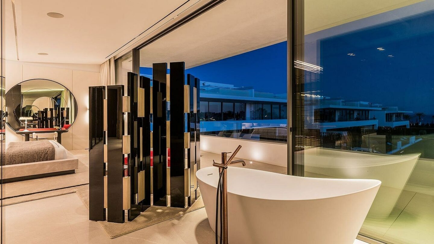 Ultramodern villa in gated community Golden Mile Marbella