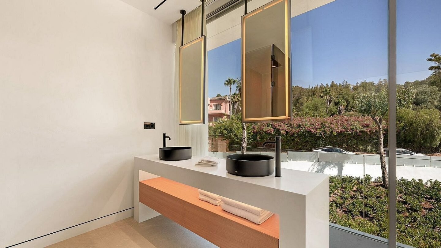 Ultramodern villa in gated community Golden Mile Marbella