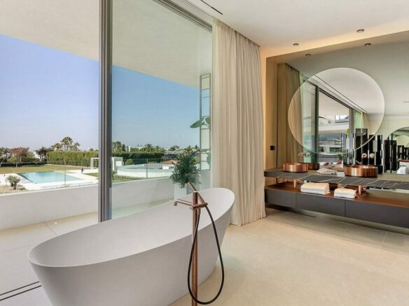 Ultramodern villa in gated community Golden Mile Marbella