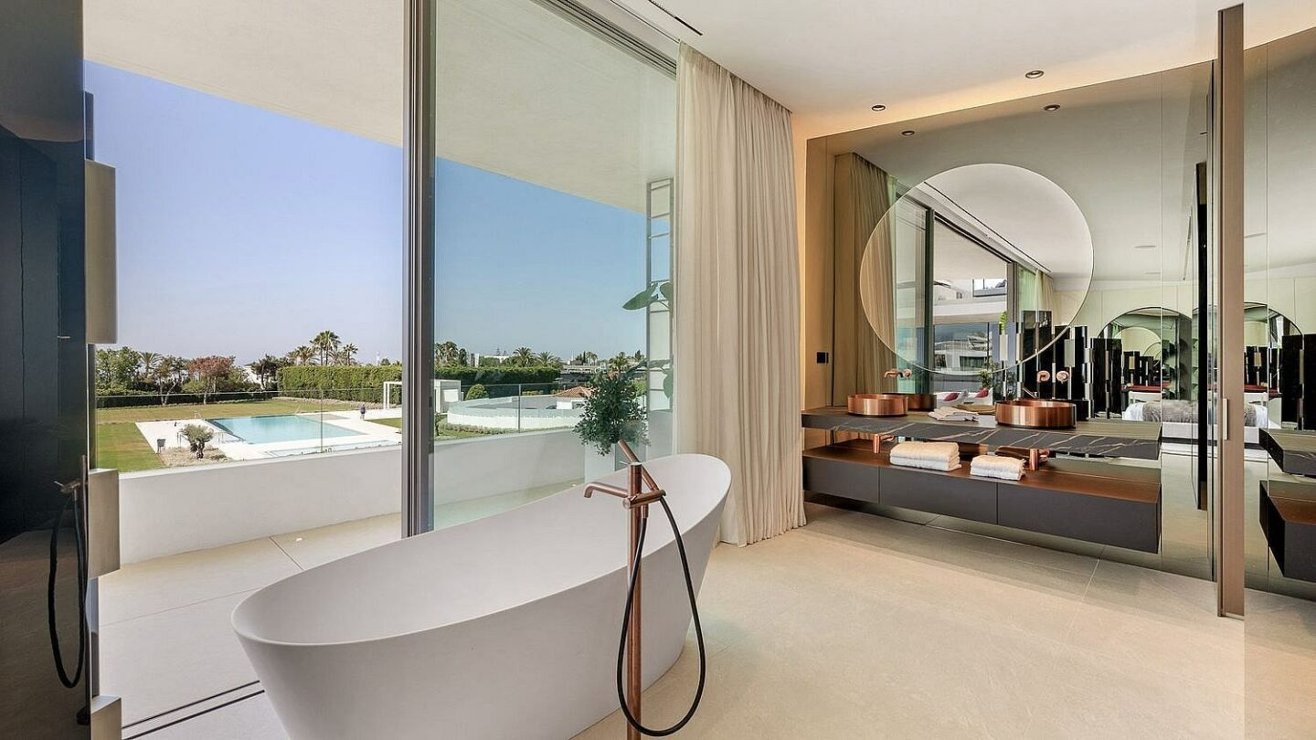 Ultramodern villa in gated community Golden Mile Marbella
