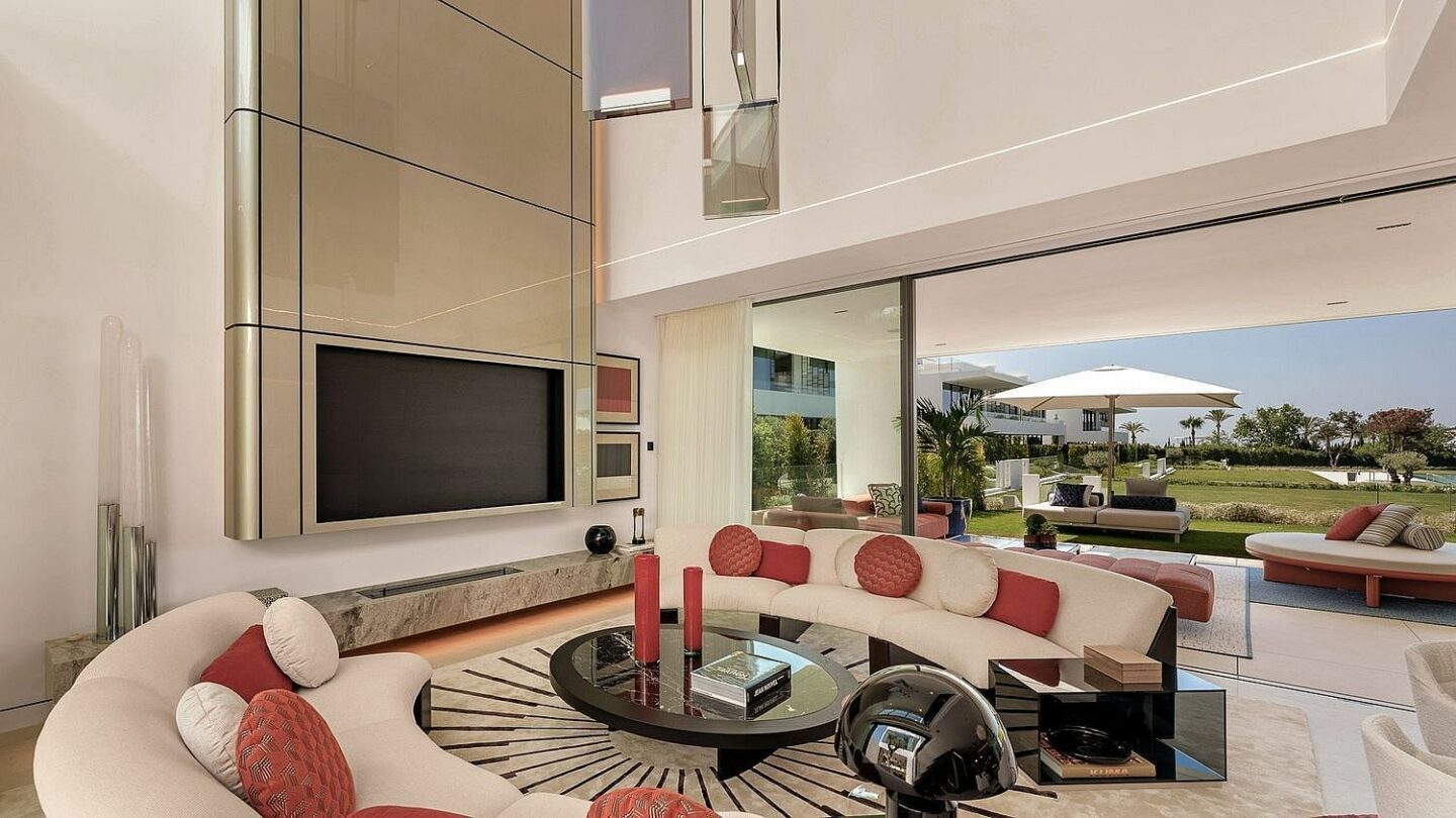 Ultramodern villa in gated community Golden Mile Marbella