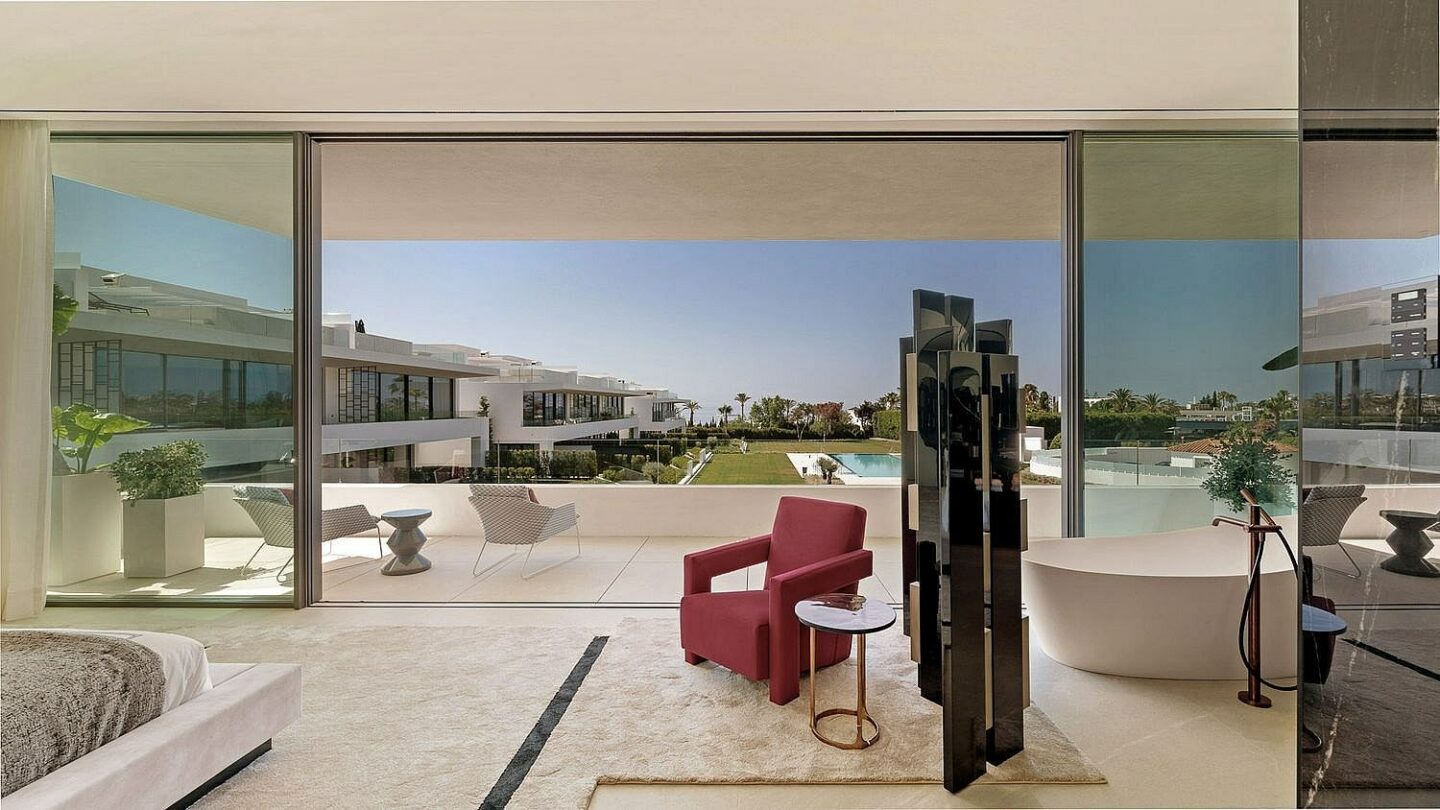 Ultramodern villa in gated community Golden Mile Marbella