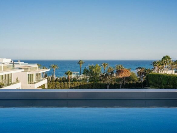 Ultramodern villa in gated community Golden Mile Marbella