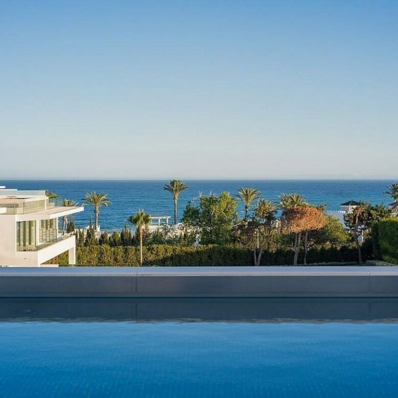 Ultramodern villa in gated community Golden Mile Marbella
