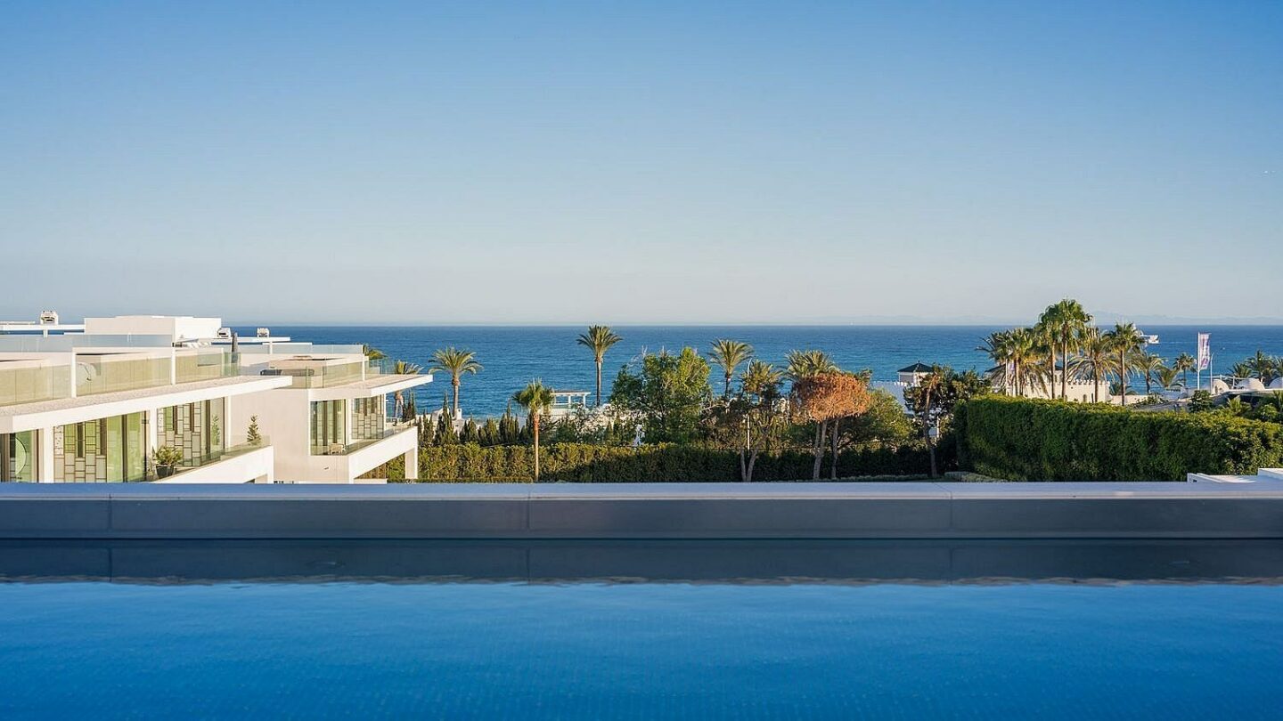 Ultramodern villa in gated community Golden Mile Marbella