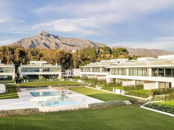 Ultramodern villa in gated community Golden Mile Marbella