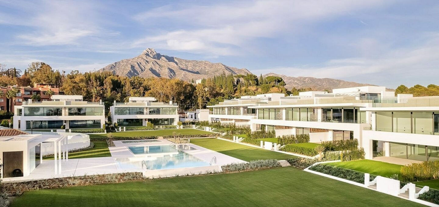 Ultramodern villa in gated community Golden Mile Marbella