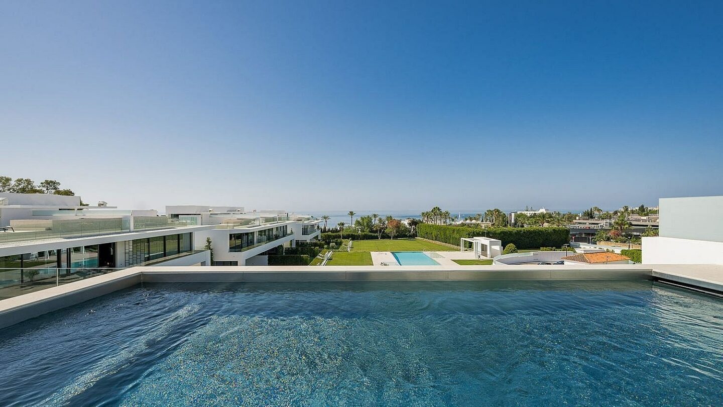 Ultramodern villa in gated community Golden Mile Marbella