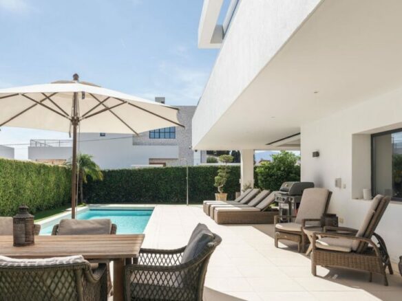FOR SALE 🌟🏡 Modern Villa with Heated Pool near the Beach 🇪🇸 Linda Vista Baja, San Pedro de Alcántara 🇪🇸