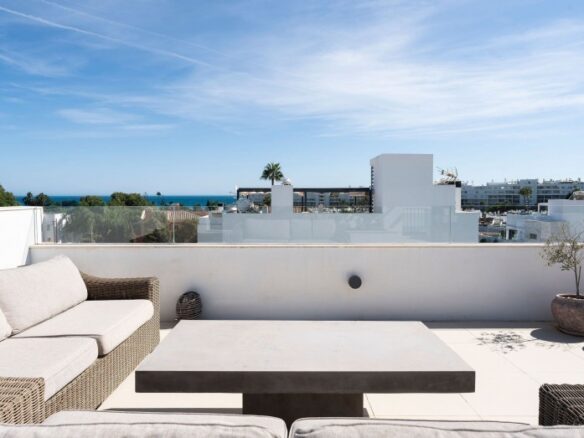 FOR SALE 🌟🏡 Modern Villa with Heated Pool near the Beach 🇪🇸 Linda Vista Baja, San Pedro de Alcántara 🇪🇸