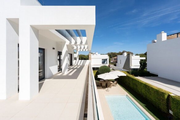 FOR SALE 🌟🏡 Modern Villa with Heated Pool near the Beach 🇪🇸 Linda Vista Baja, San Pedro de Alcántara 🇪🇸