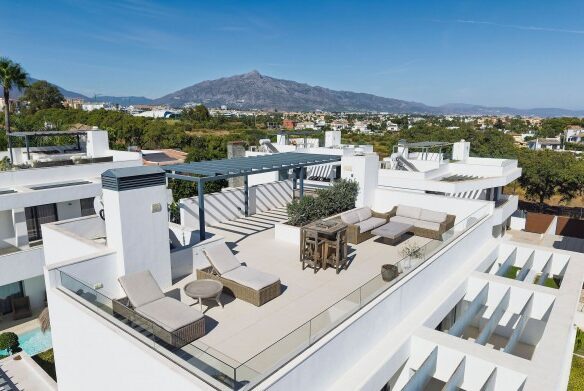 FOR SALE 🌟🏡 Modern Villa with Heated Pool near the Beach 🇪🇸 Linda Vista Baja, San Pedro de Alcántara 🇪🇸