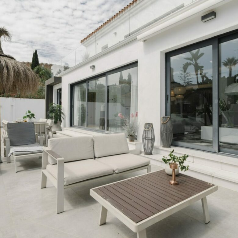 FOR SALE 🏡 Renovated Villa with Heated Pool, Walking Distance to Puerto Banús – Nueva Andalucía, Marbella 🇪🇸