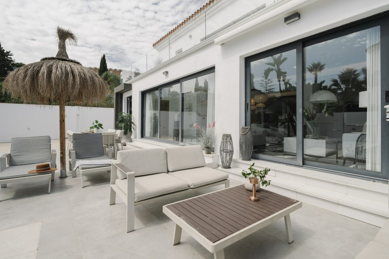 FOR SALE 🏡 Renovated Villa with Heated Pool, Walking Distance to Puerto Banús – Nueva Andalucía, Marbella 🇪🇸