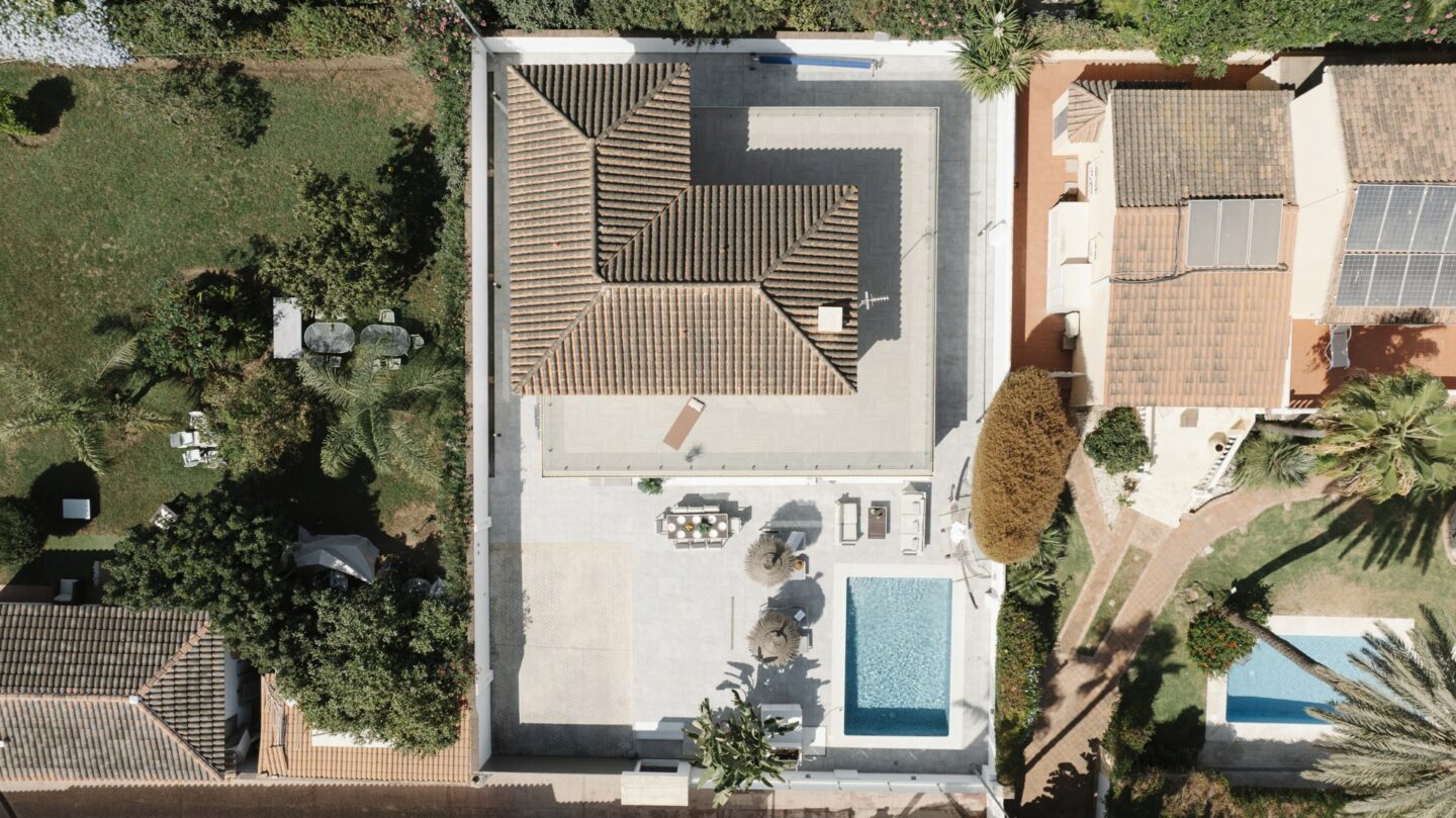 villa-heated-pool-walking-distance-puerto-banus-nueva-andalucia-03 FOR SALE 🏡 Renovated Villa with Heated Pool, Walking Distance to Puerto Banús – Nueva Andalucía, Marbella 🇪🇸
