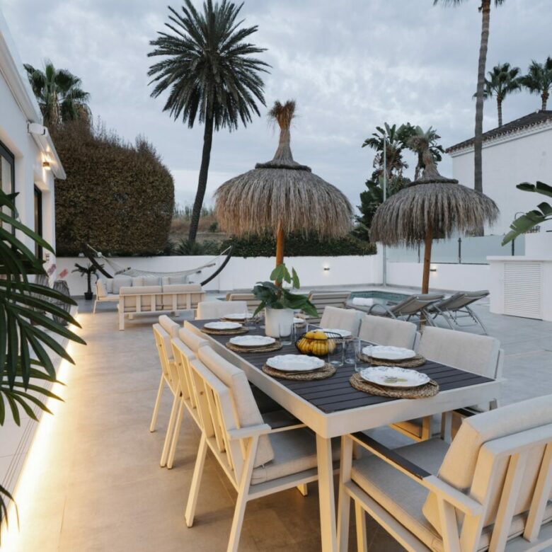 FOR SALE 🏡 Renovated Villa with Heated Pool, Walking Distance to Puerto Banús – Nueva Andalucía, Marbella 🇪🇸