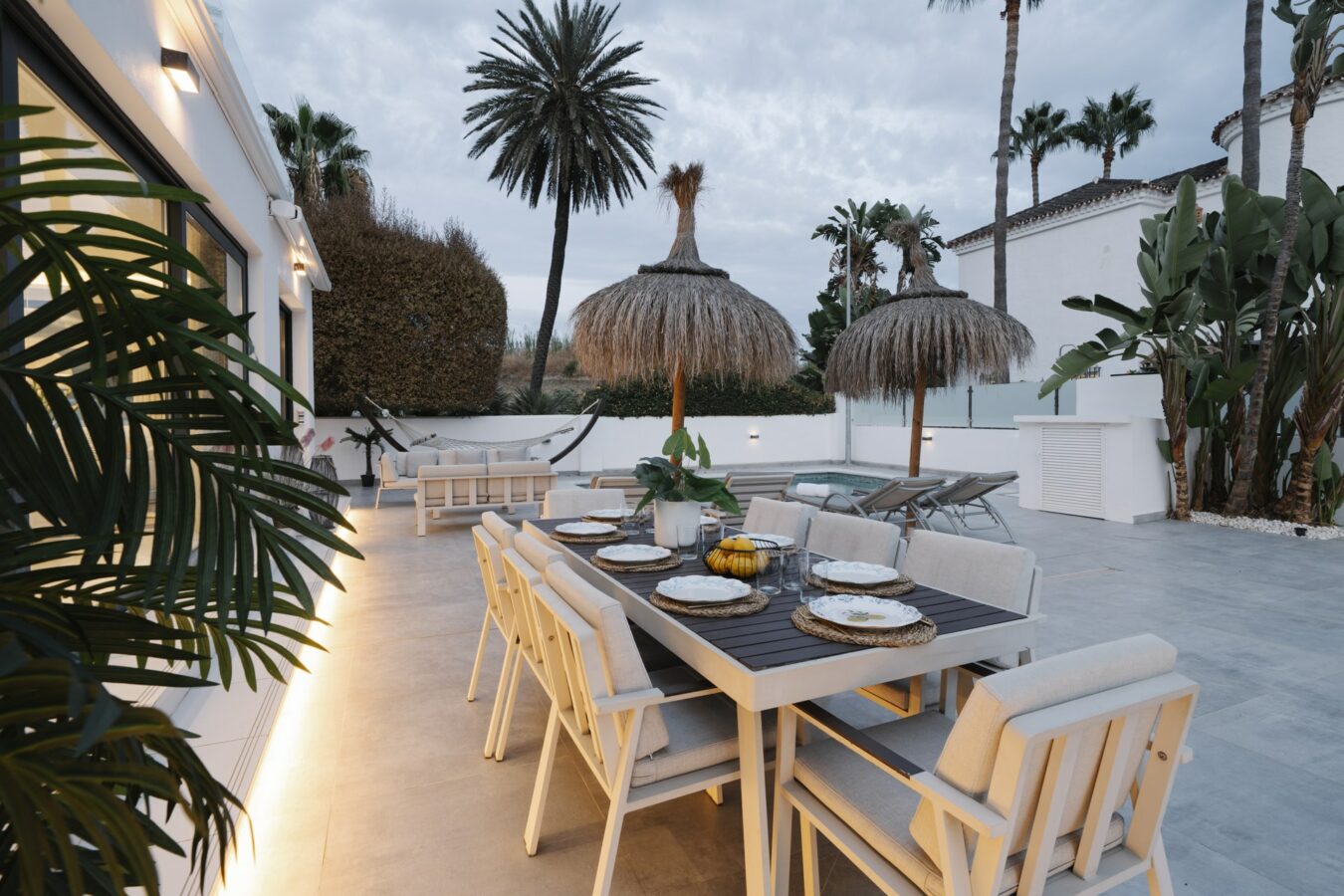 FOR SALE 🏡 Renovated Villa with Heated Pool, Walking Distance to Puerto Banús – Nueva Andalucía, Marbella 🇪🇸